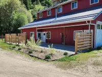 Unique & cozy barn apartment on 5 acre riverfront farm. - Apartments