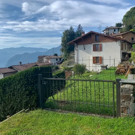 Casa Savina, Stunning Lake and Mountain Views, Private Garden With Parking Space