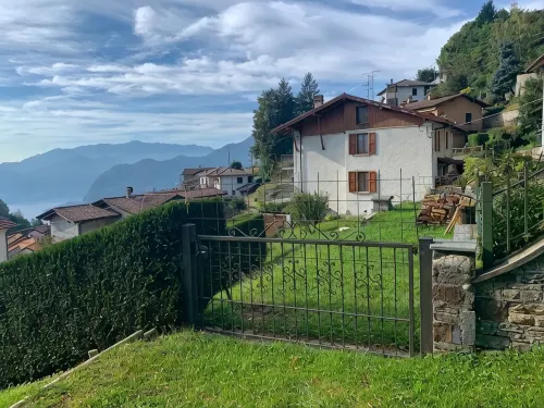 Casa Savina, Stunning Lake and Mountain Views, Private Garden With Parking Space - Homestays