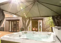 Hot tub, games room & cinema in Bournemouth - Wi-Fi