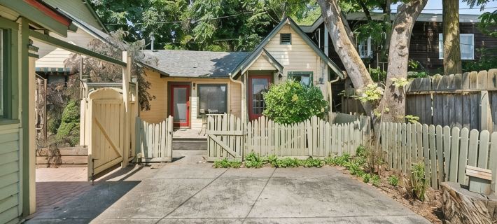 The Williams - luxe 2-bedroom cottage w/onsite parking in downtown Jacksonville Hotels in Jackson County