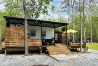 “The Honey Hive” near “The Big Thicket” Cozy Cabin in The Piney-Woods. - 2-Star