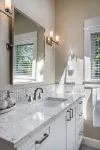 Quiet Carriage House Charmer NEW KING BED - balcony
