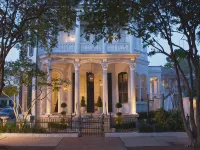 Melrose Mansion Hotels near Clay Square