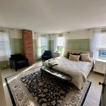 Elegant Retreat With Pool, Screened Porch Just Steps From Shops, Dining & Fun!