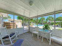 PARADISE RETREAT A 3/2 PET FRIENDLY POOL HOUSE Hotels in West Bradenton