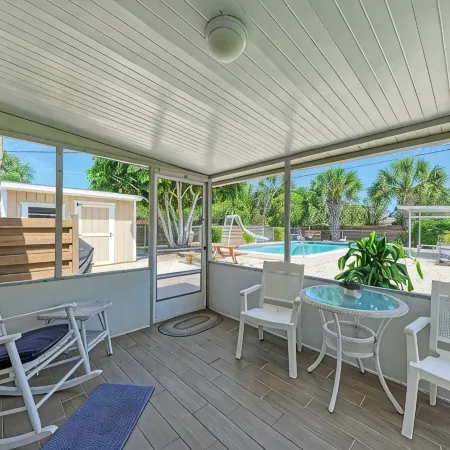PARADISE RETREAT A 3/2 PET FRIENDLY POOL HOUSE Отели в г. Уэст-Брейдентон