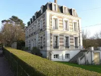 Residential flat in a former Etretat villa, in a big garden with free parking. - Wi-Fi
