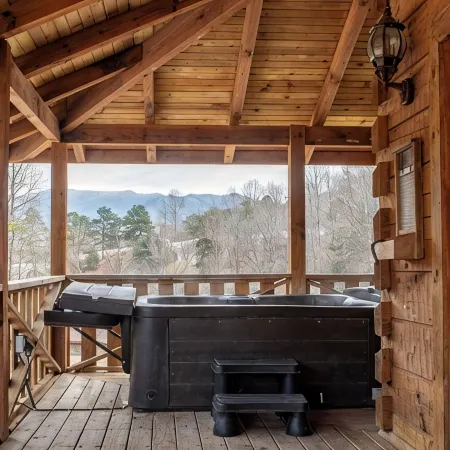 Bear Pause Log Cabin in the Great Smoky Mountains