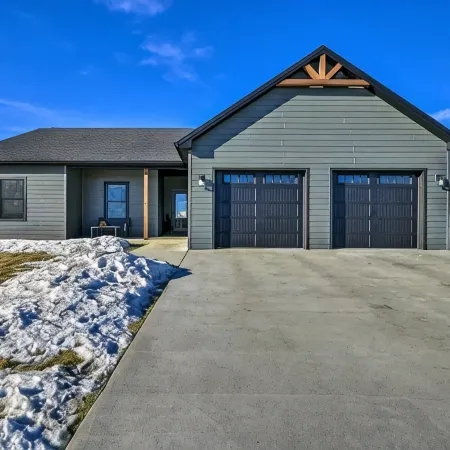 Red Lodge Mtn. View Cozy Home with hot-tub; 9 miles to RLM! New!