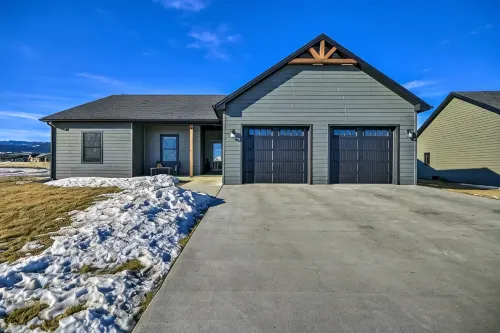 Red Lodge Mtn. View Cozy Home with hot-tub; 9 miles to RLM! New! - 4-Star