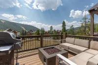 Modern ski house with gourmet kitchen, ski views, hot tub/pool, steps to gondola