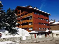 Ski on your feet. On Bellecôte, height of the Alpine Garden. Couffe 1850 Hotels near Altiport