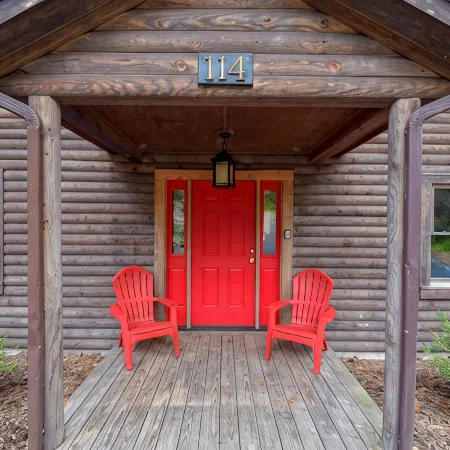 Cabin 114, Luxury 6 bedroom, 3 bath cabin minutes from Downtown Lexington!