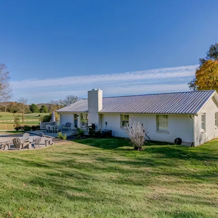 Cozy Cottage located in Franklin, TN on a 6 Acre Mini Farm