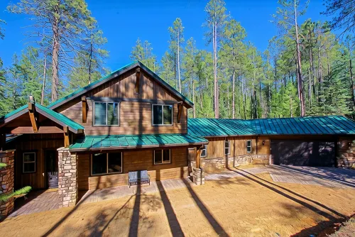 Luxury Cabin in a woods! Private location 7000 ft elevation, 4 seasons! - Chalets