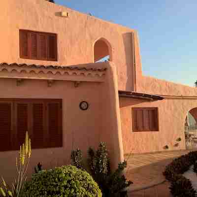 Luxury villa with private heated pool in private garden. Close to beaches. Hotel Exterior