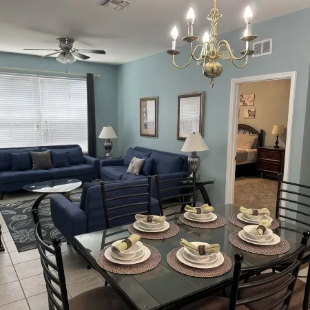 Palm Tree Oasis 3 Bed Ground Floor Condo @ Windsor Hills close to Disney!