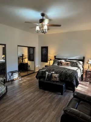 Cheerful 4-Bedroom Cabin with Hot Tub