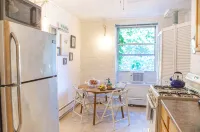 Beautiful Apt ONE STOP from Manhattan