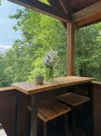 Charming Cabin. Located between New River Gorge and Summersville Lake
