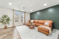 The Cozy Emerald Stay 5 Minutes to Downtown - Boutique