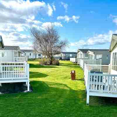 3Bedroom Caravan, Few Minutes Walk from the Beach, Enjoy a Night or Two Others