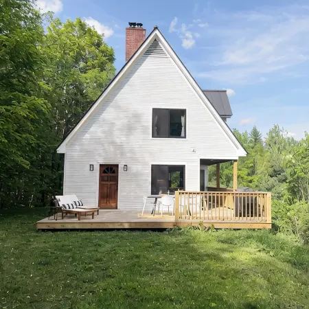 Mountain hideaway w/ private waterfall & sugarbush