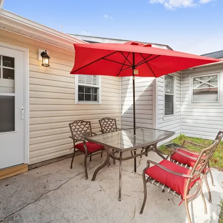 2 Bed 2 Bath, Sleeps 5. Southern Charm- Minutes to Camp Lejeune, Mcas, & Beach
