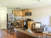 *Ella’s Chalet* Is tucked away in Brevard NC, also known as “Land of waterfalls” Ξενοδοχεία στην πόλη Brevard