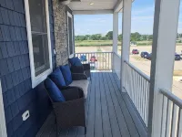 Clean-Cozy-Comfy. Steps to the Ocean in Salisbury Beach! Hotels in Salisbury