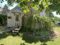 Parkview Cottage #2 - 1/2 block to city beach