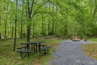 Log Cabin, Utk/Neyland, Smokies, 16Acres, FP, HotTub, Arcade, Fishing, Golf,Pets