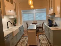 Spacious Charming Farmhouse-Style Home - Dedicated Office - Wi-Fi