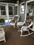 Large Newly Remodeled Lake house right on the water. Sleeps 24+ - con encanto