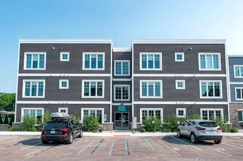 2Br Condo + Shared Rooftop + Dogs Allowed - 4-Star