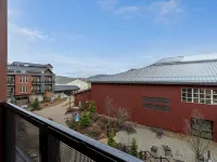 Amazing Unit!  Sleeps 5. Swim or Ski out your front door. On site at Silver Mt. Hotels in Kellogg