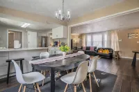 Comfy, Convenient, and Charm 3BR Retreat near BGSU - 3-Star