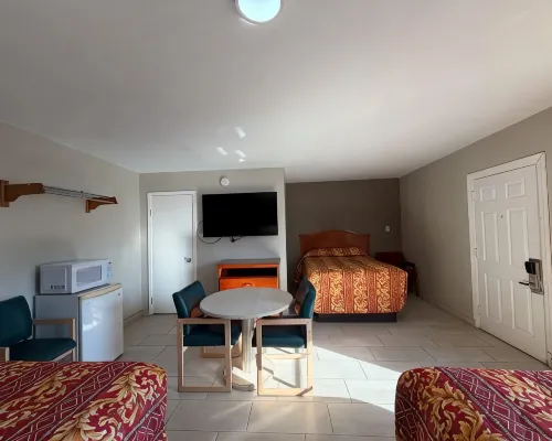 Regency Inn Daytona Beach Near Airport Отели рядом с достопримечательностью «Бич Стрит»