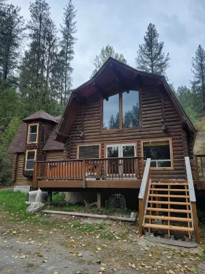 Cozy, rustic private cabin in the woods! Skip to the river & CDA bike trail! - 3 stjerner
