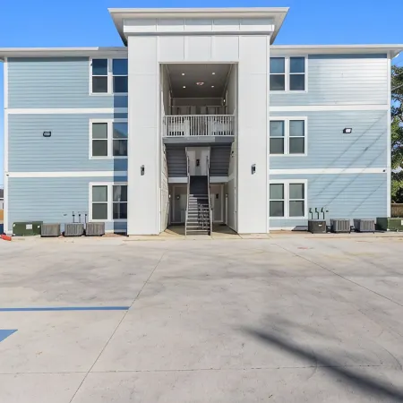 Sandy Beach 2 Bed Apt.