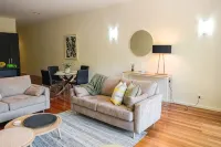 Spacious, modern apartment right in the Bendigo CBD - อ่างจากุชชี่