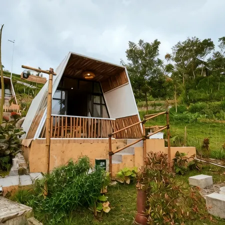 Luxcamp Selo - Merapi View by Horison Hôtels à : Kabupaten de Boyolali