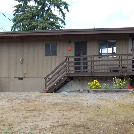 Rare Find - Waterfront Beal Beach House-Private Beach/Majestic View