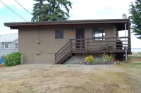 Rare Find - Waterfront Beal Beach House-Private Beach/Majestic View - 비치