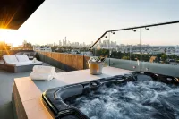 The Olsen Melbourne - Art Series - Kuntosalit