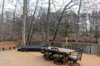 Secluded Cabins on Private Stocked Pond Hot Tub. Ping Pong. Arcade. Master Suite