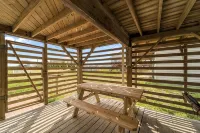 Wright Salty/One Block to Beach/Dog Friendly/Ocean Views/Covered Outdoor Space