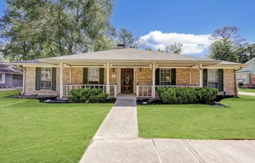 Spacious 4BR for Groups - 3 min to Woodlands Mall, Concerts & More!