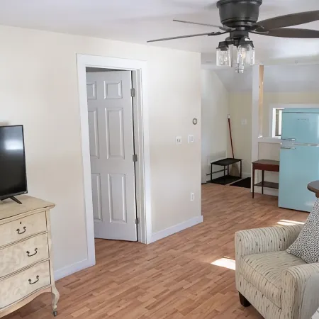 Cozy 1 king bed Apt Minutes to Okemo (Pet Friendly)